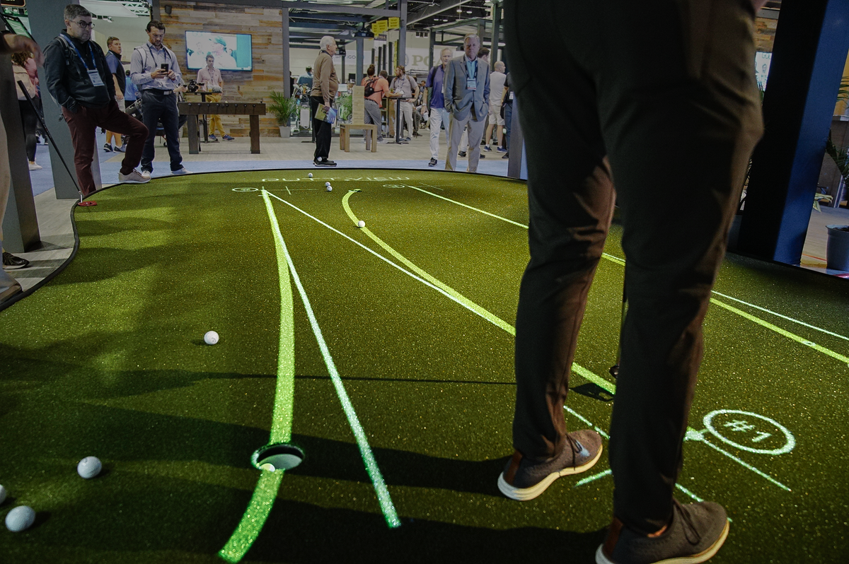 Gary Woodland putting on the Virtual Green